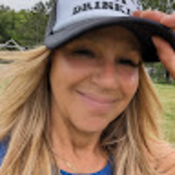 Meet your Posher, Lisa - Picture 1 of 1